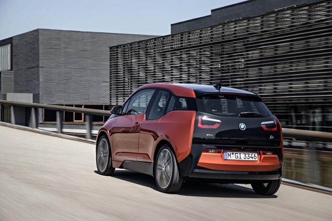 BMW i3 // 30.000 eur se sliši precej, vendar se zna povrniti s prihrankom pri porabi "energije"