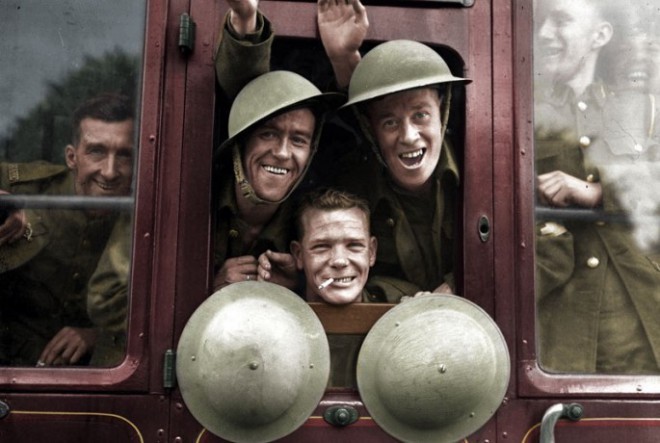 Britanski vojaki na poti na fronto, 1939
