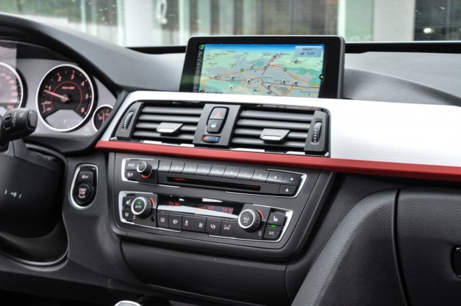 BMW 3GT - Poslovni limuzini vsekakor pritiče navigacija, ki se izkaže za odlično. 