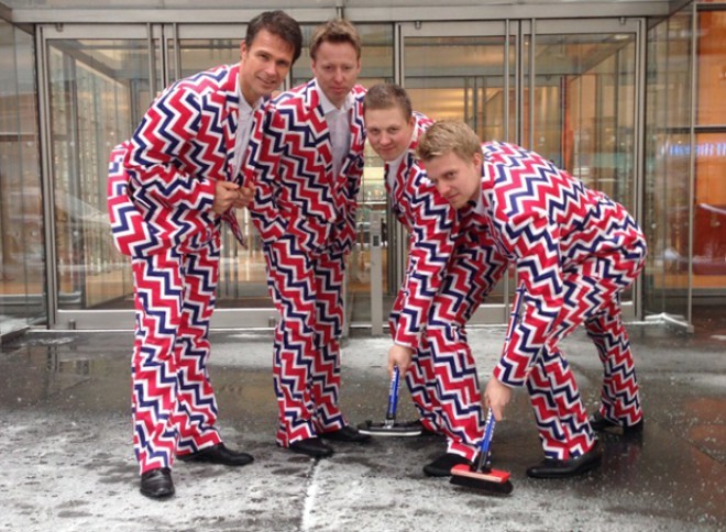 Cikcakasta uniforma norveškega curling moštva.