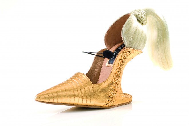 Čevlji Blond Ambition oblikovalca Kobi Levija.