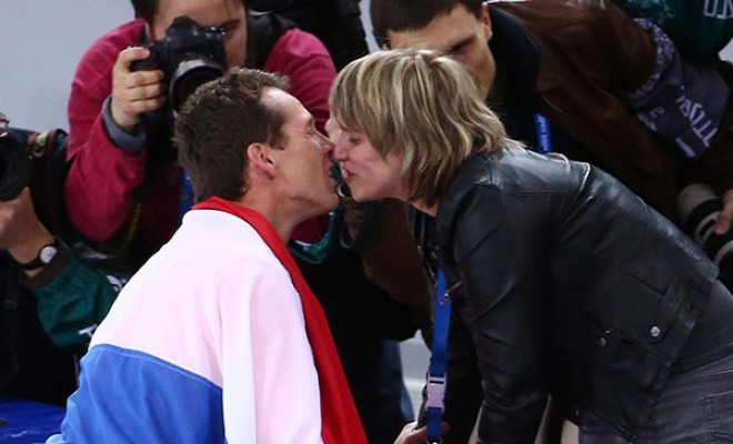 Stefan Groothuis je po zmagi nemudoma namenil poljub svoji ženi.