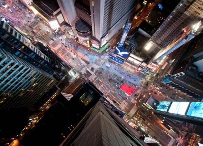 En svimlende utsikt over Times Square i NY.