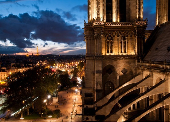 Notre Dame-katedralen om natten.