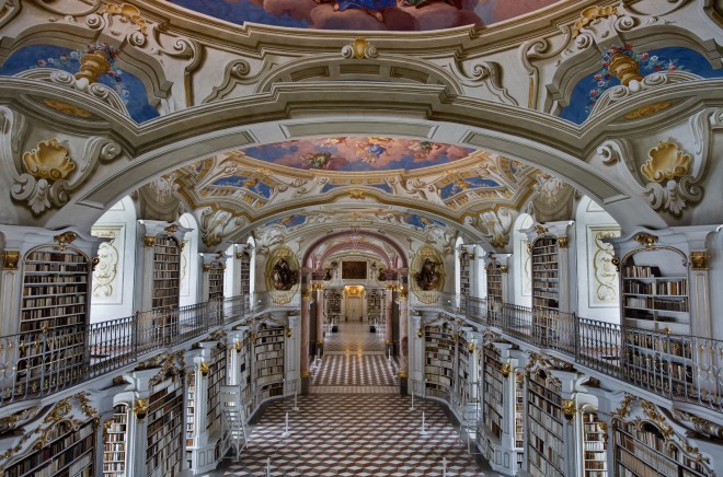 アドモント修道院図書館。