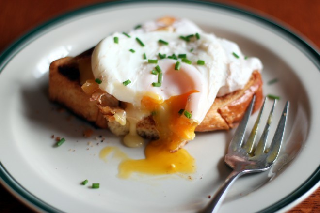 Miešané vajíčko na toaste. Foto: cookinginsens.com