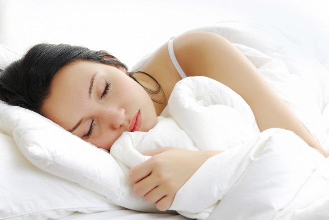 At least eight hours of sleep a night can save us many colds.