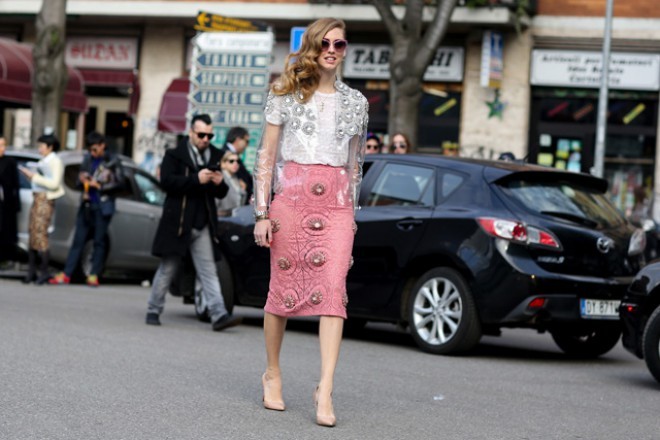 ミラノファッションウィークではスカートが輝いています。写真: アーバンスポッター