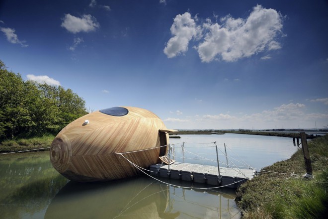 Umjetnica trenutno živi i stvara u plutajućoj kući koju je dizajnirao Photo: Archello
