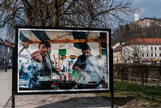 Po dobri hrani si razstavo fotografij Odprte kuhne oglejte še na Krakovskem nasipu. Foto: Tina Lagler