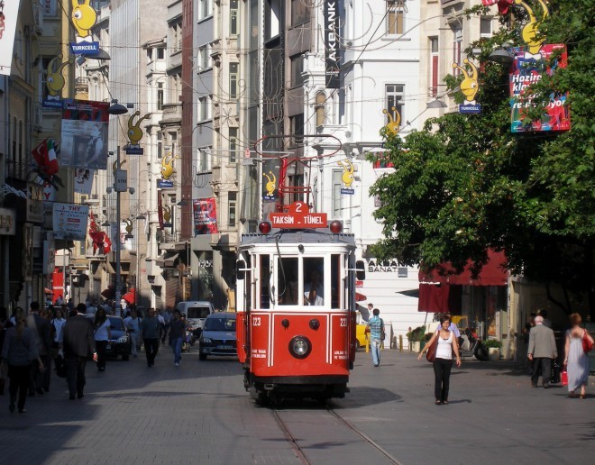 Abdi Ipekçi Caddesi, Istanbul. Foto: lucapresty.wordpress.com
