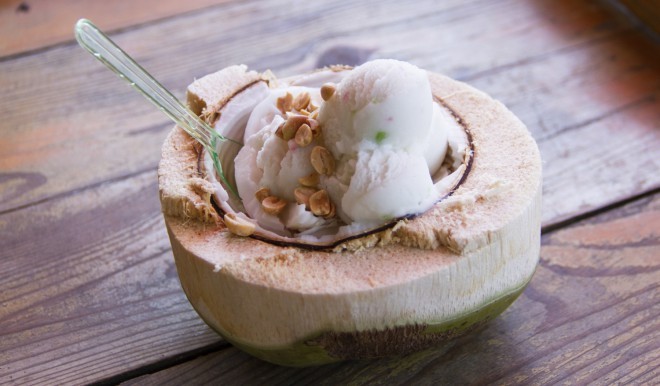 Domowe lody kokosowe. Zdjęcie: ThinkStock
