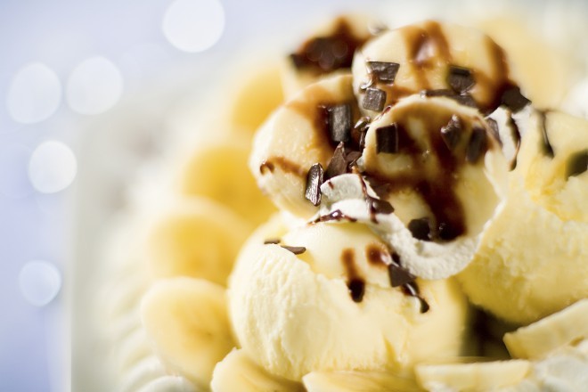 Veganes Bananeneis kann durch die Zugabe von veganer Schokolade verbessert werden. Foto: ThinkStock