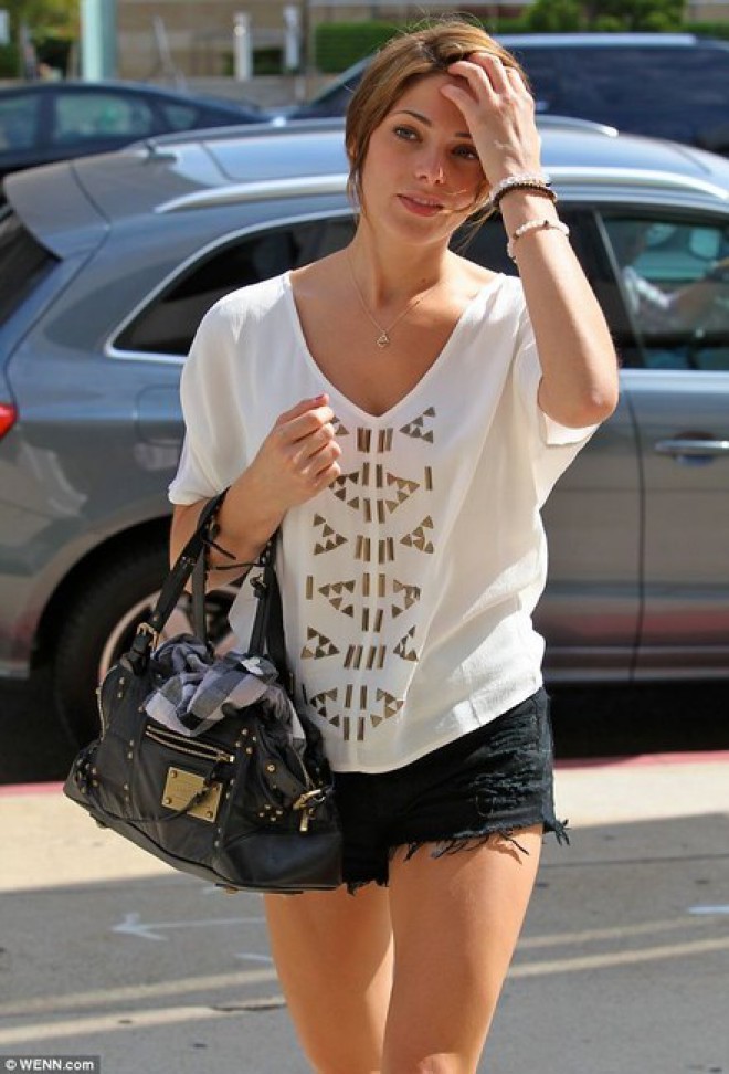 Lokai postaja priljubljen modni kos tudi med zvezdnicami, kot je Ashley Greene. Foto: Ween.com