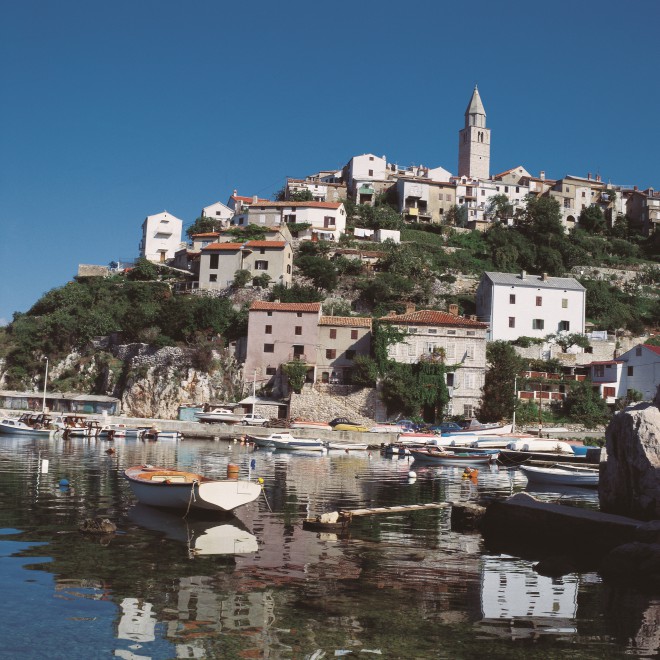 V Vrbniku na otoku Krku je doma vrbniška žlahtnina - najbolj opevano kvarnersko vino. Foto: Hrvaška turistična zveza