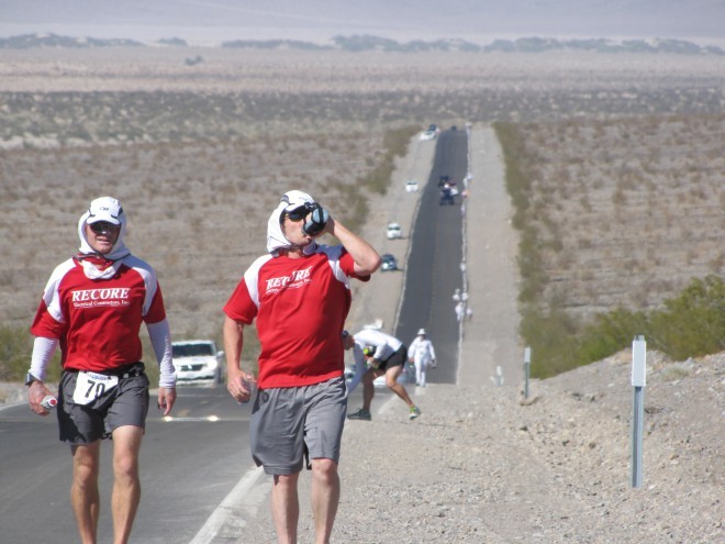 Ultramaratonska preizkušnja Badwater v Dolini smrti. Foto: Trail and ultra running