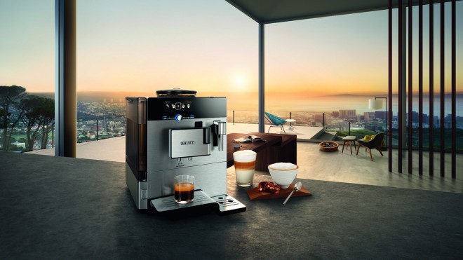 Avtomatski kavni avtomat Siemens EQ8 je vse, kar potrebujemo za pripravo odlične kave.