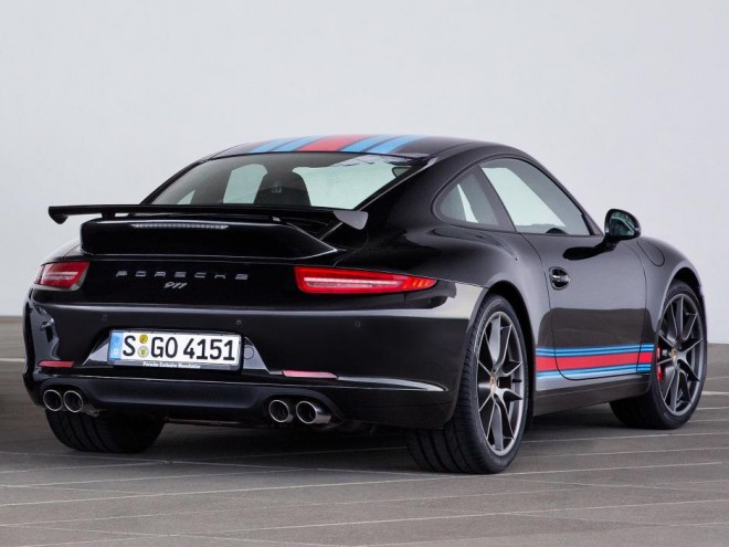 The Martini racing version of the current 911 will not be difficult to recognize, as it will have very colorful stickers on the bonnet, roof and door sills, and due to the fact that only 80 examples were produced, there is only a small chance that one will make it to this side of the Alps. 