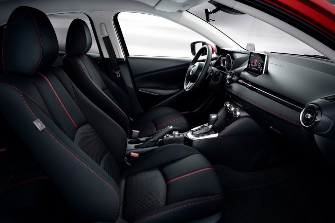 Even in the interior, it is possible to connect many parallels with the current trio, and the passenger cabin will be high-quality and refined. However, there will be many upholstery options (even color combinations), thus indicating a desire for a younger clientele. 