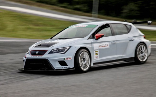 On the fourth cupra day, the importer invited Seat's sports division to participate, which brought the well-known leon cup racer from the WTCC to the event. The price of the 243 kW athlete is 70,000 euros, and you will only be able to drive it on racetracks.