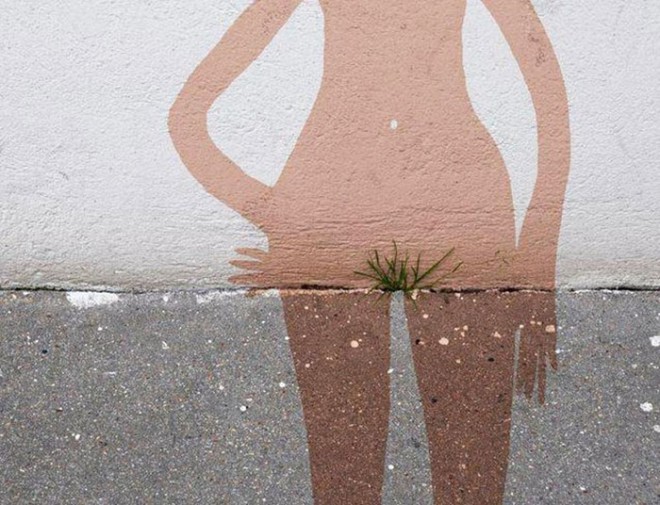Arte di strada in interazione con la natura