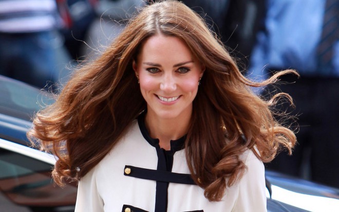 Kate Middleton v starostlivosti o vlasy nešetrí.