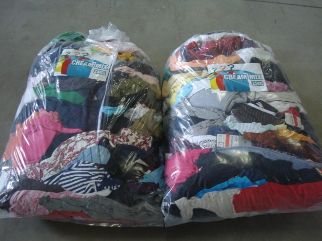 Puoi sbarazzarti dei vestiti nei contenitori Tekstilnica o durante le campagne di raccolta.