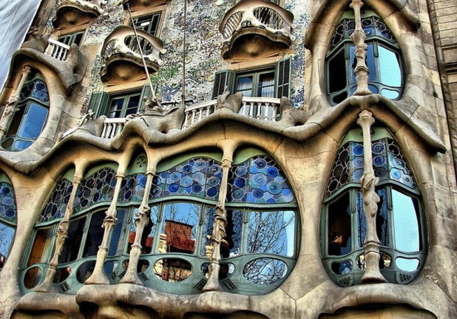 Detajl čudovite Gaudíjeve Case Batlló