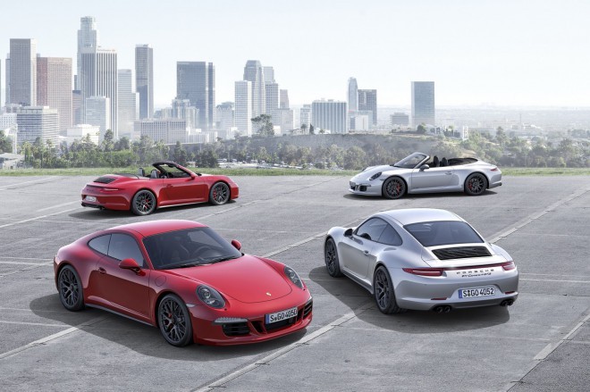 La version GTS de la 911 comprend des versions à traction arrière et à traction intégrale et les deux styles de carrosserie : coupé et cabriolet. 