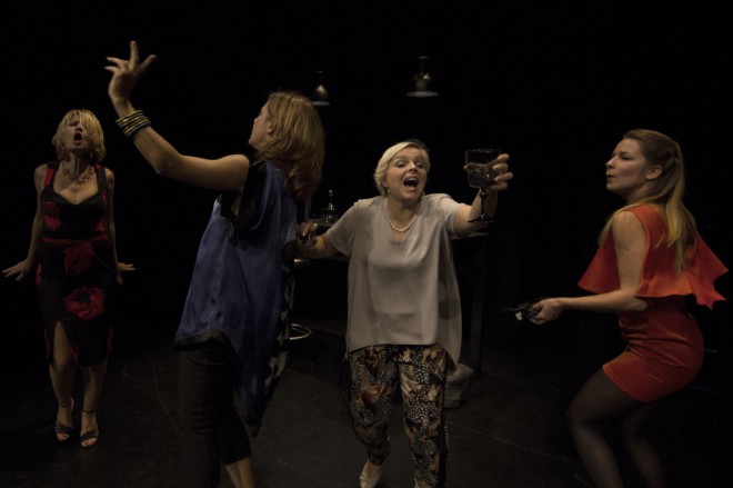 Mödrar i SiTi Teatro: en kvinnas komedi utan hår på tungan.