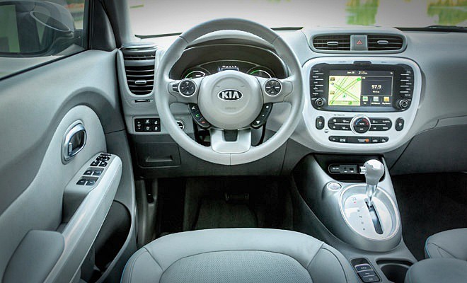 Inside, it is possible to find many affinities with the interior of the renovated Soul, but the differences are to be found in the standard CVT automatic transmission, modified gauges and the always standard touch-sensitive central display, which also serves to help the driver to drive as economically as possible.