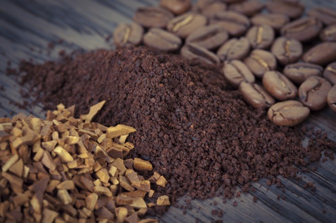 Kávová sedlina má skvěle fungovat na masáž celulitidy.