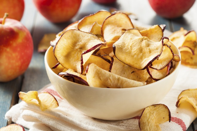 Jablečné chipsy.