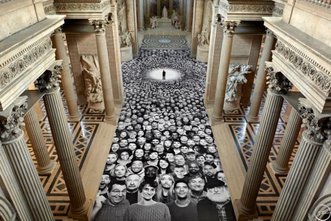 JR i jego portrety w Panteonie.