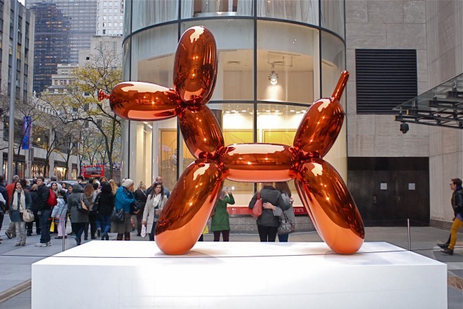 Koons orangefarbener Ballonhund, der letztes Jahr für unglaubliche 58,4 Millionen Dollar verkauft wurde.