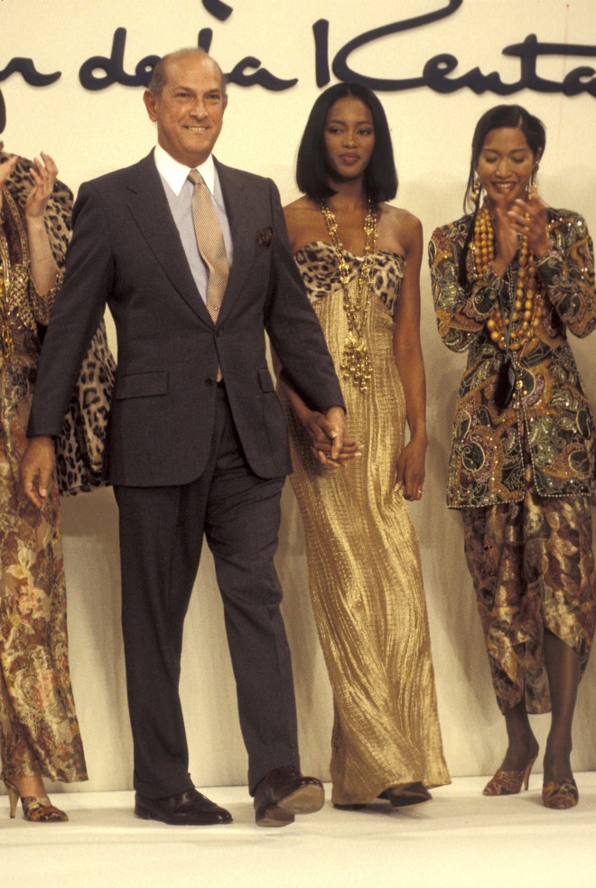 Oscar de la Renta, czołowy projektant mody i Naomi Campbell. 