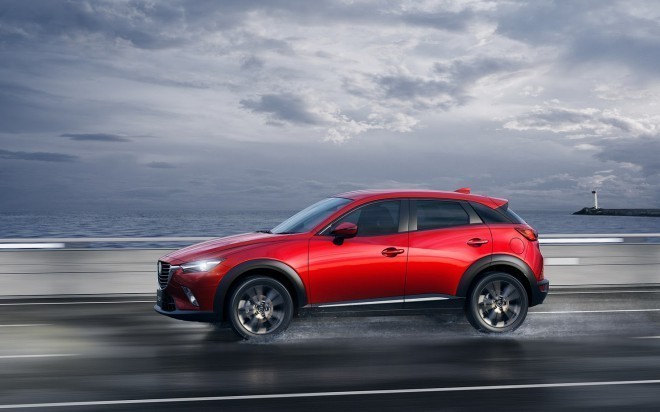 The Mazda CX-3 surprises with its dynamic exterior, which is unexpectedly bold on the side. The front part is a mixture of that of the announced Mazda2 and the CX-5 model.