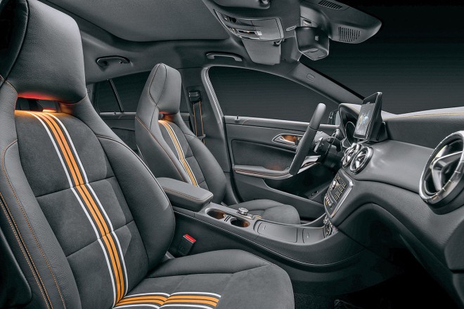 At the start of sales, Daimler will also offer a special orange art edition, where many orange accessories and seams increase the impression of sportiness.