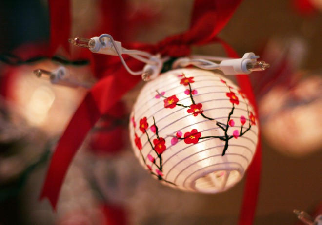 Na Kitajskem domove za božič okrasijo s svetlobnimi lampijoni.