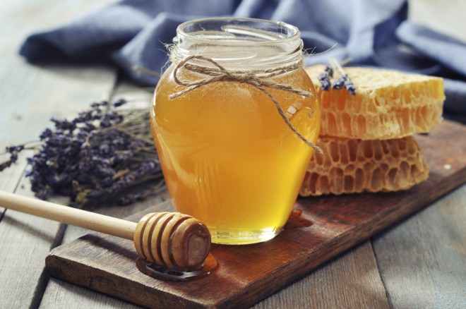Honey is an effective remedy against colds.
