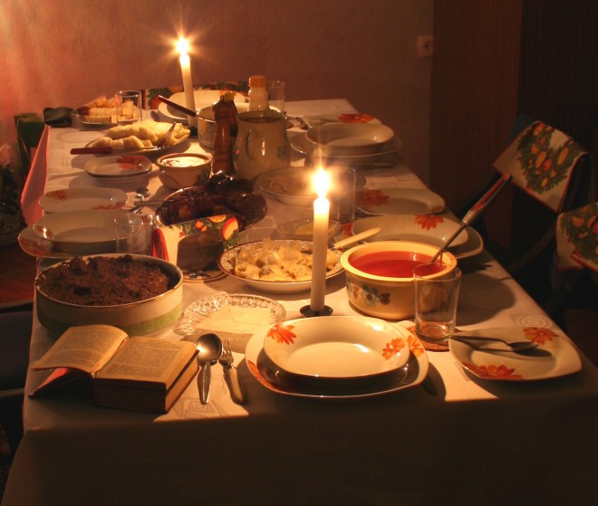12 コースのクリスマス ディナーは、多くの東ヨーロッパ諸国で伝統的に用意されています。