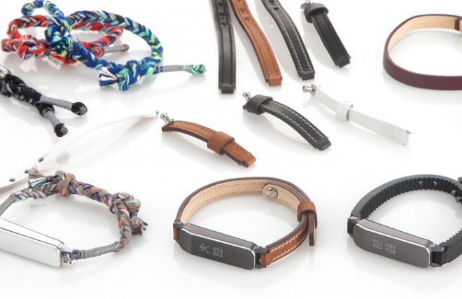 De Arki armband wordt geleverd met verschillende bandjes, waardoor hij overal perfect past.