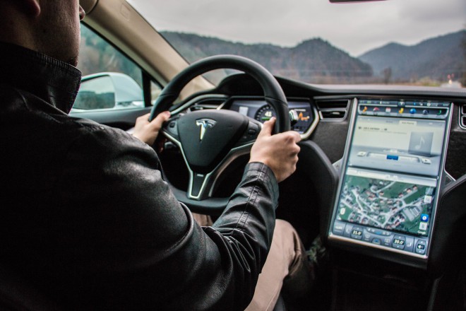 Tesla thus has practically no buttons. Instead, a giant tablet reigns supreme, where all the car's functions are located. 