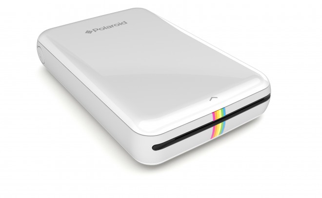 تتميز الطابعة المحمولة Polaroid Zip باللمعان العالي المذهل وشعار Polaroid Color Spectrum الشهير.