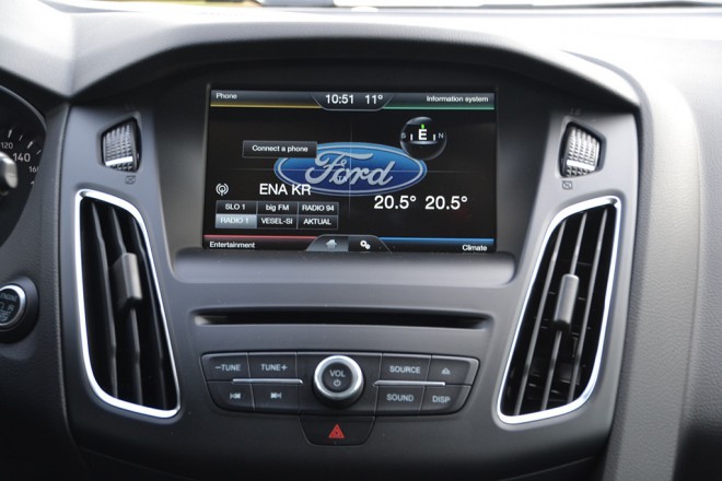 Ford afferma che con il nuovo touch screen si è "eliminato" fino al 40% dei pulsanti, che era una critica comune al predecessore.