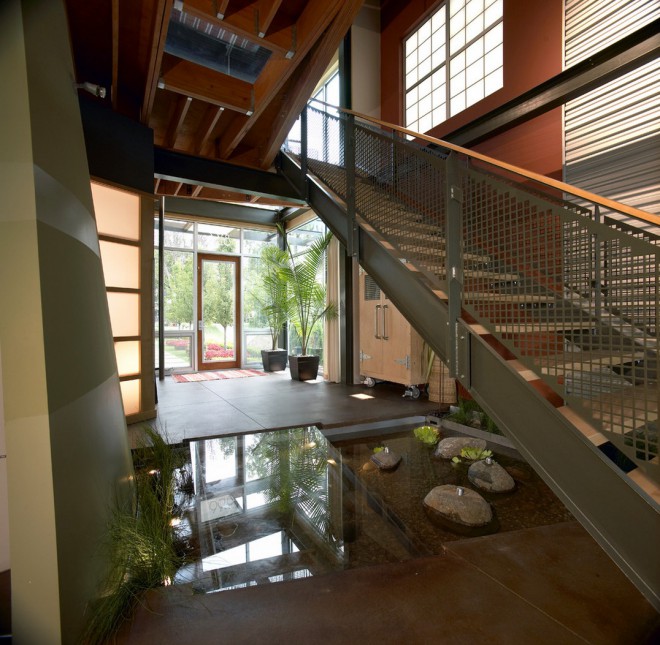 Waterelementen in het interieur van de woning vertegenwoordigen een perfecte harmonie met de natuur en een trend voor de woning in 2015.