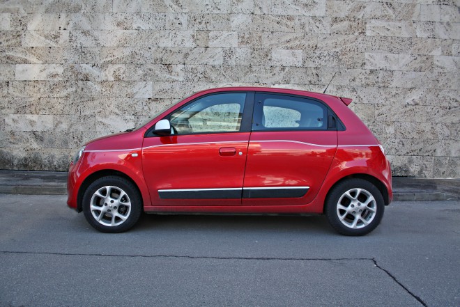 From the side, the kinship with the Fiat 500 is even better visible than from other angles.