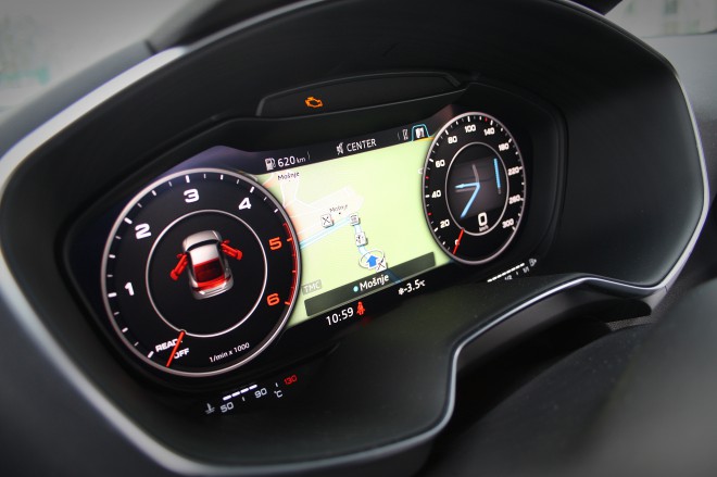Completely digital gauges, in addition to classic data (e.g. speed and revolutions), have also fully taken over the role of informing passengers regarding navigation and infotainment.