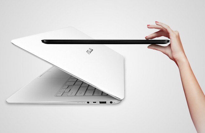 Asus ZenBook UX305 – Je prekvapivo tenký a vďaka hliníku vyzerá elegantne. 