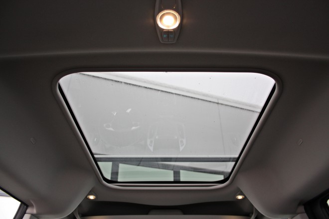 The illogical placement of LED lights for the passenger cabin lighting becomes logical if a large panoramic window is also included among the TC's equipment. This includes an electric curtain and makes the cabin even more airy and friendly.